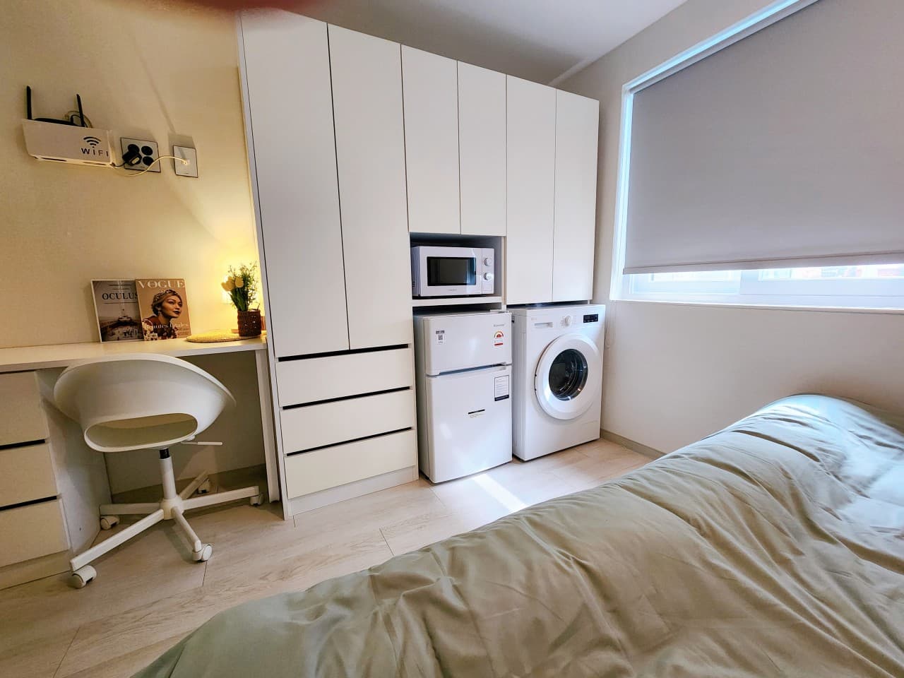 Fully Furnished Premium Studio with Exterior Window (Deposit 300,000 KRW) — photo 2 of 6