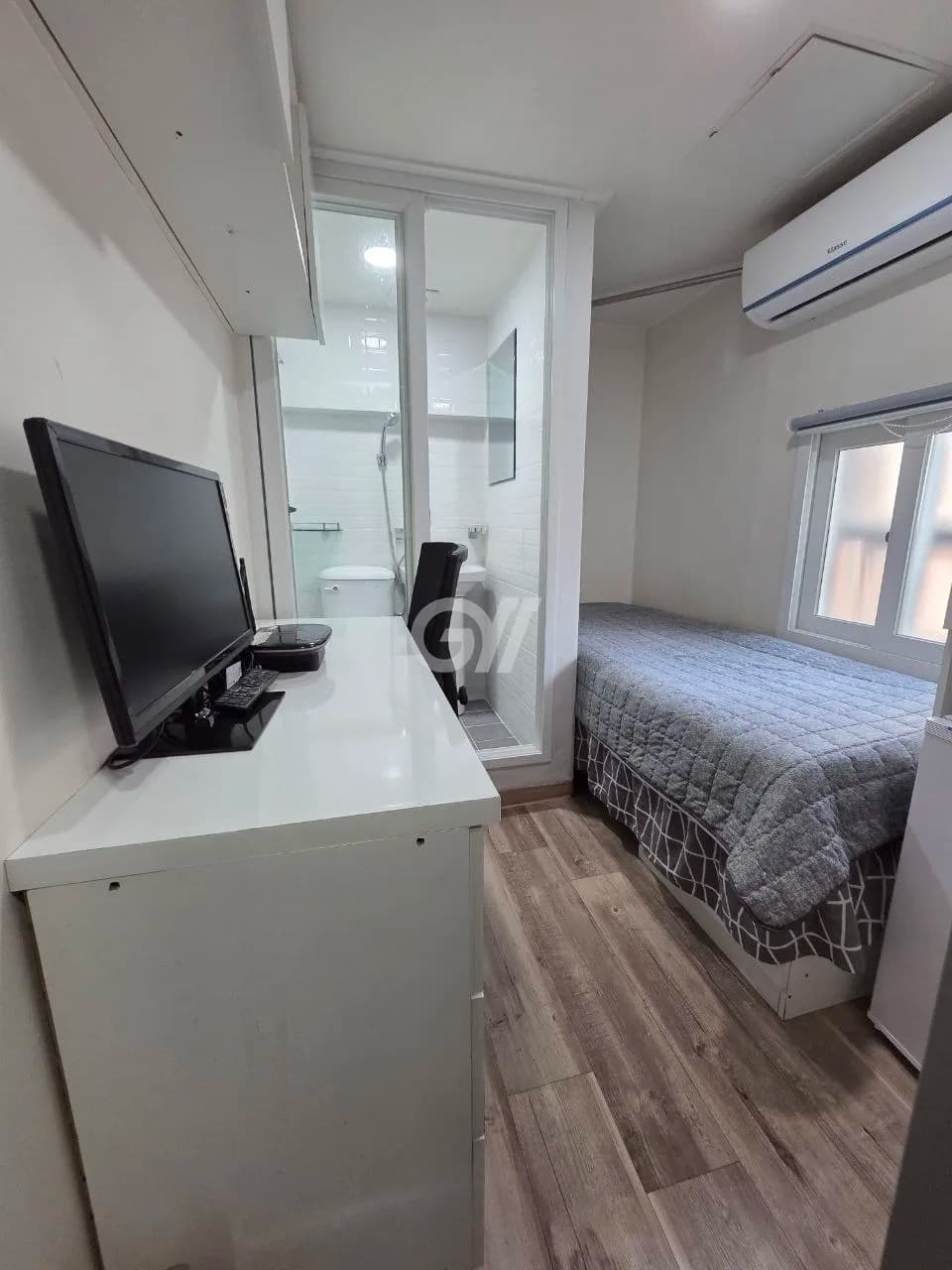 Room B (Deposit: 100,000 KRW) — photo 1 of 2
