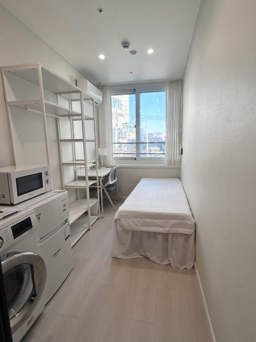 Standard Room (Deposit 300,000 won) — photo 1 of 3