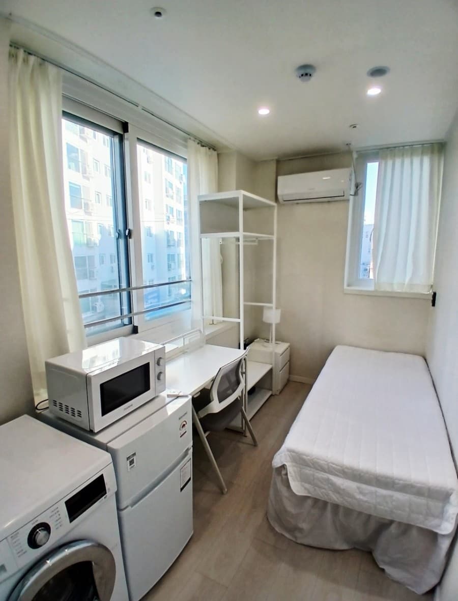 Deluxe Room (Deposit: 300,000 won) — photo 8 of 8