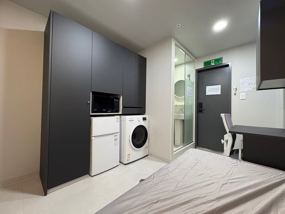 Studio B (Deposit 200,000 Won) — photo 1 of 4