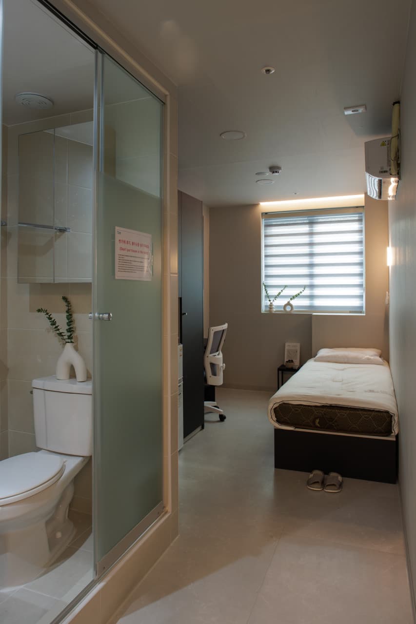 Studio B (Deposit 200,000 Won) — photo 2 of 4