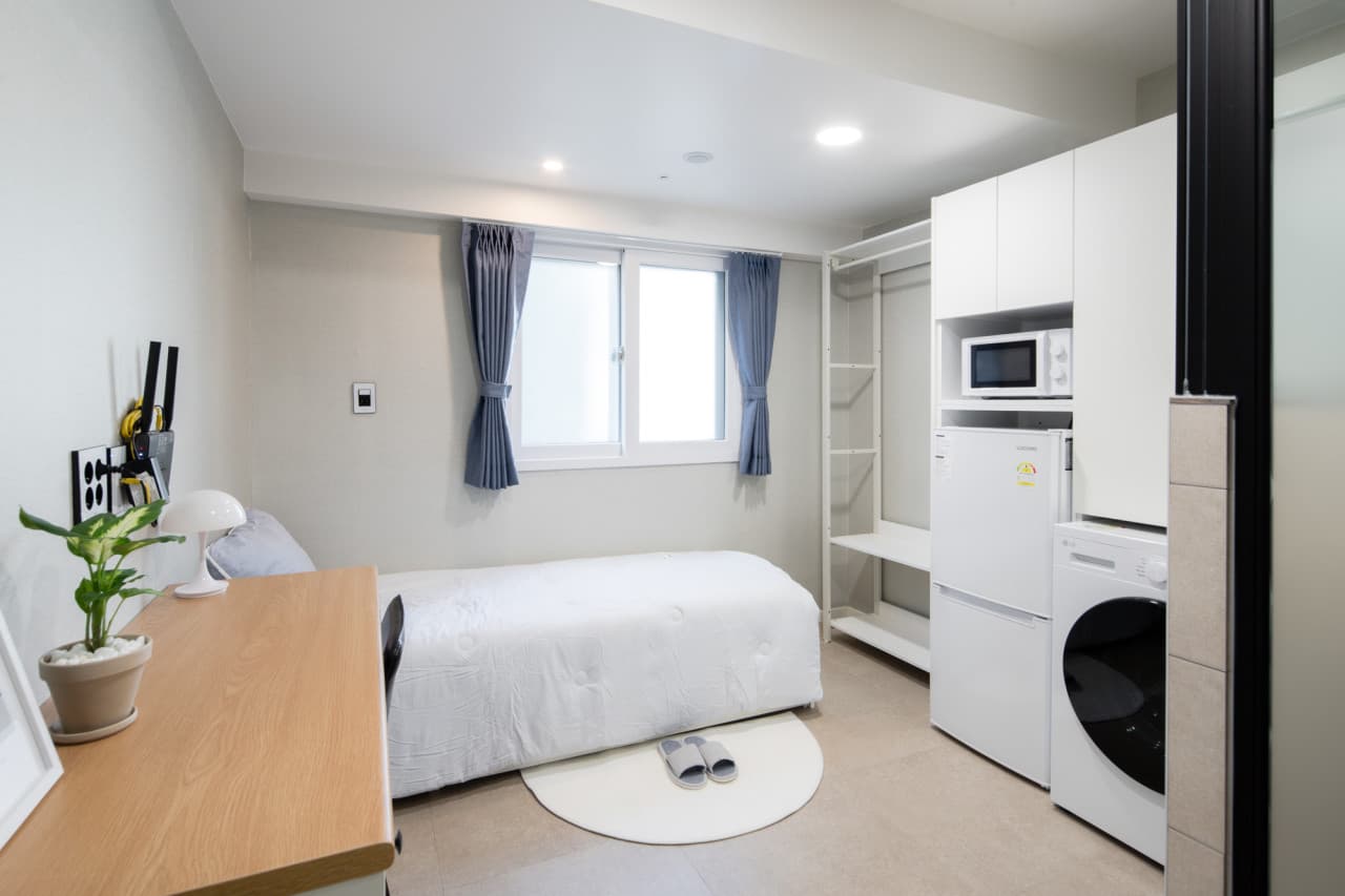 Deluxe Room (Deposit 300,000 won) — photo 6 of 6
