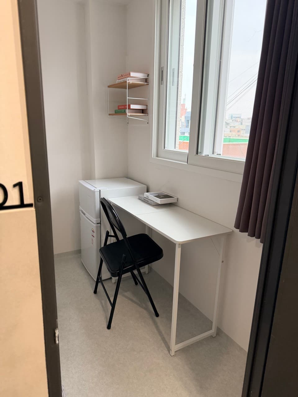 Mini Room A (Deposit 150,000 won) Monthly 300,000–400,000 won — photo 1 of 6