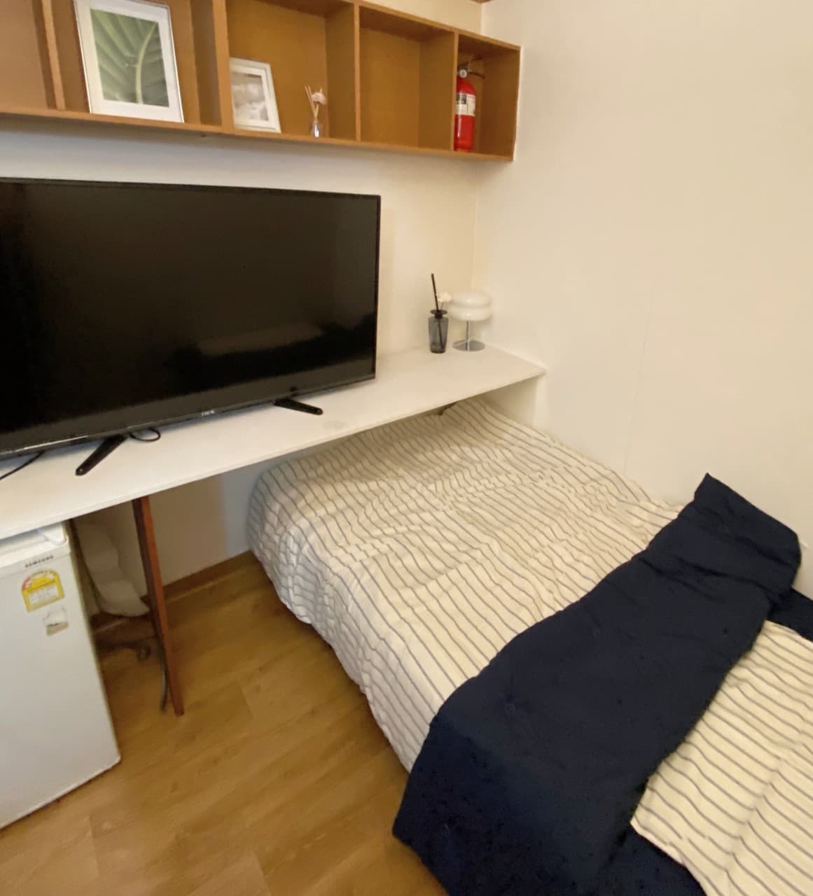 Interior Window Room (Deposit 50,000 Won) — photo 1 of 7