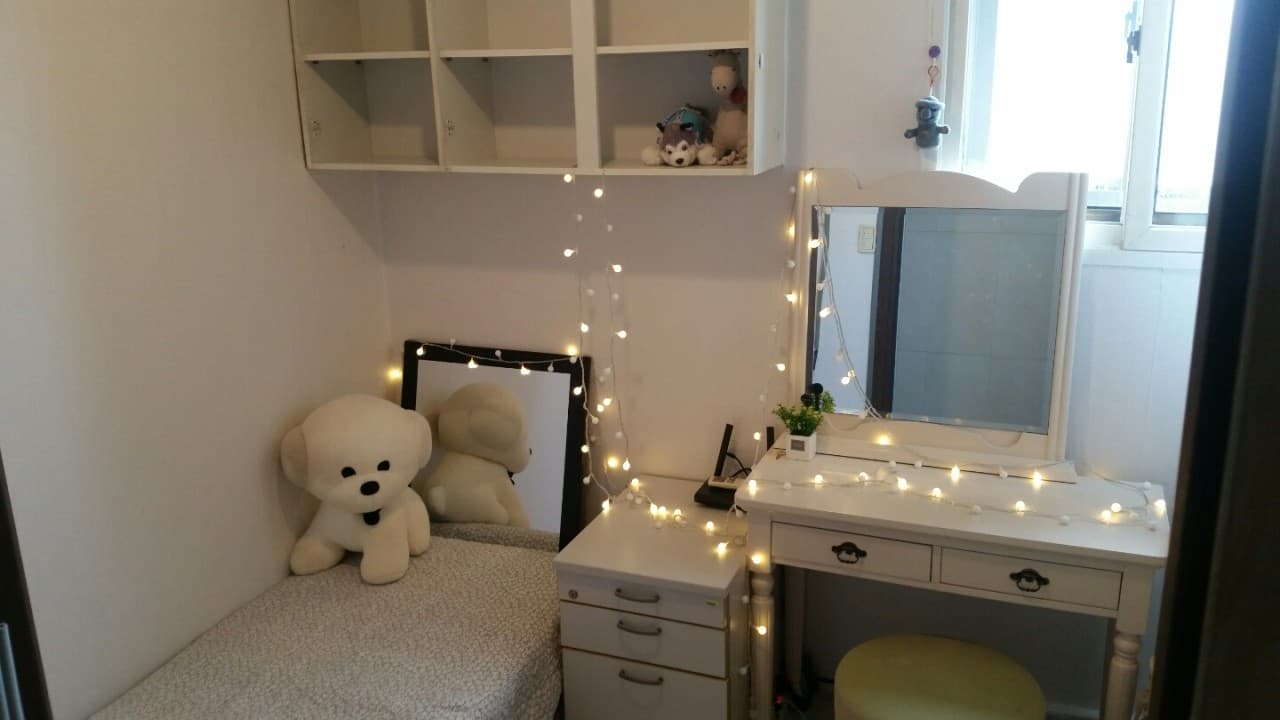 Premium Room with Exterior Window (Deposit 100,000 KRW) — photo 2 of 14