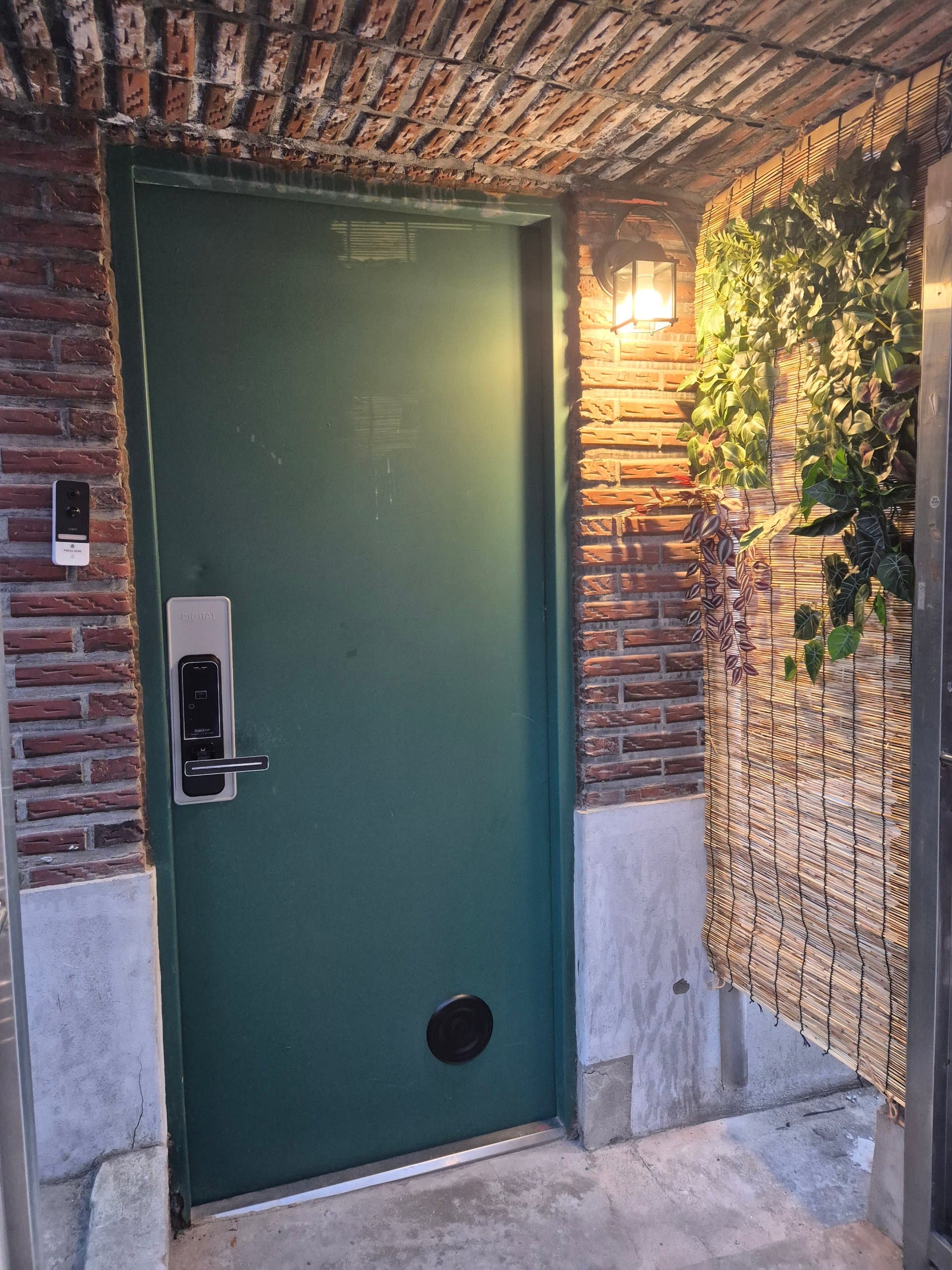 Fully Furnished Two-Room 2 Minutes from Sungkyunkwan University