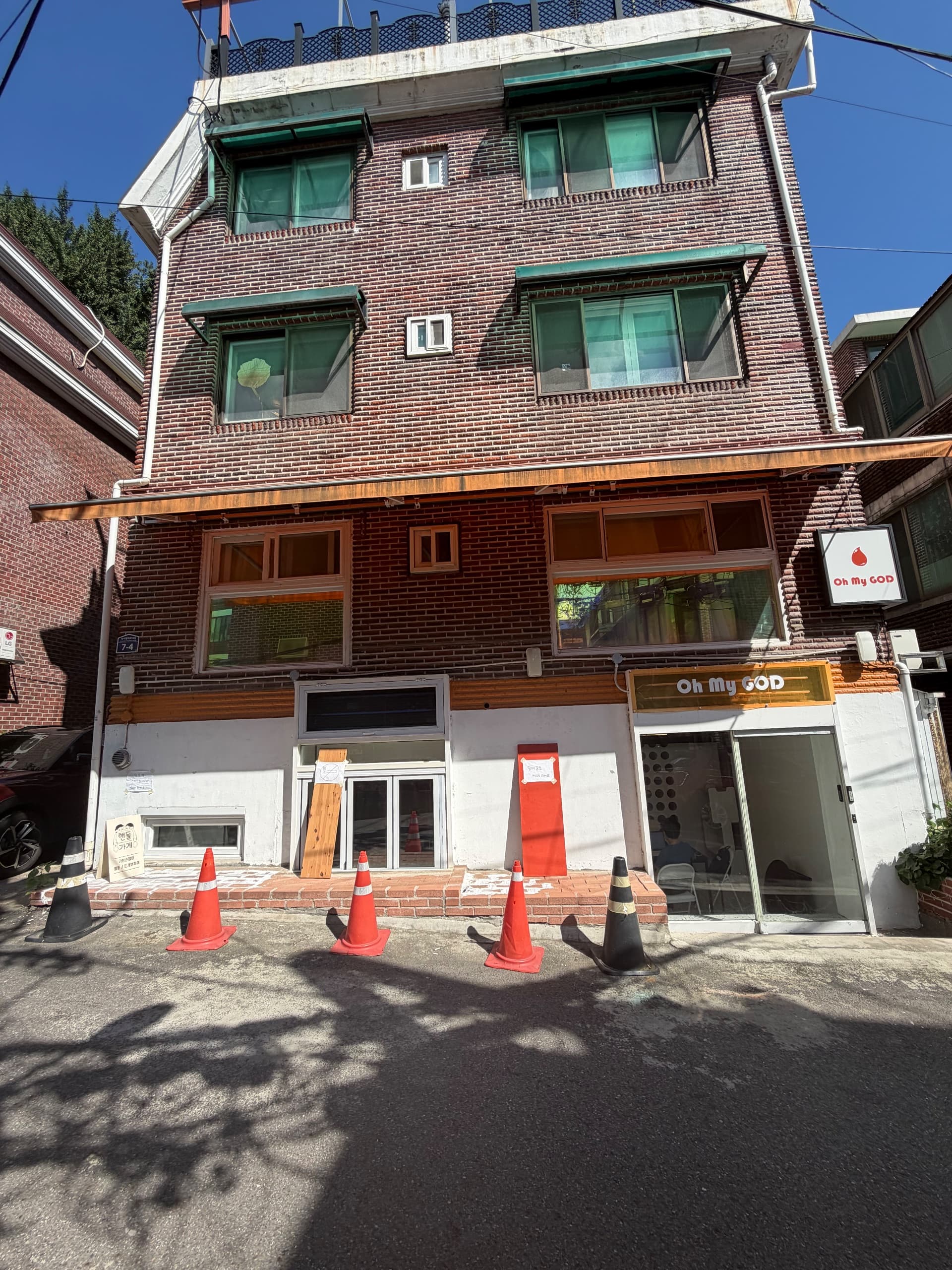 Stay On, Gyeongnidan-gil near Noksapyeong Station