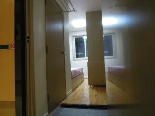 Shower Room, Studio Type -- Deposit 500,000 Won — photo 2 of 7