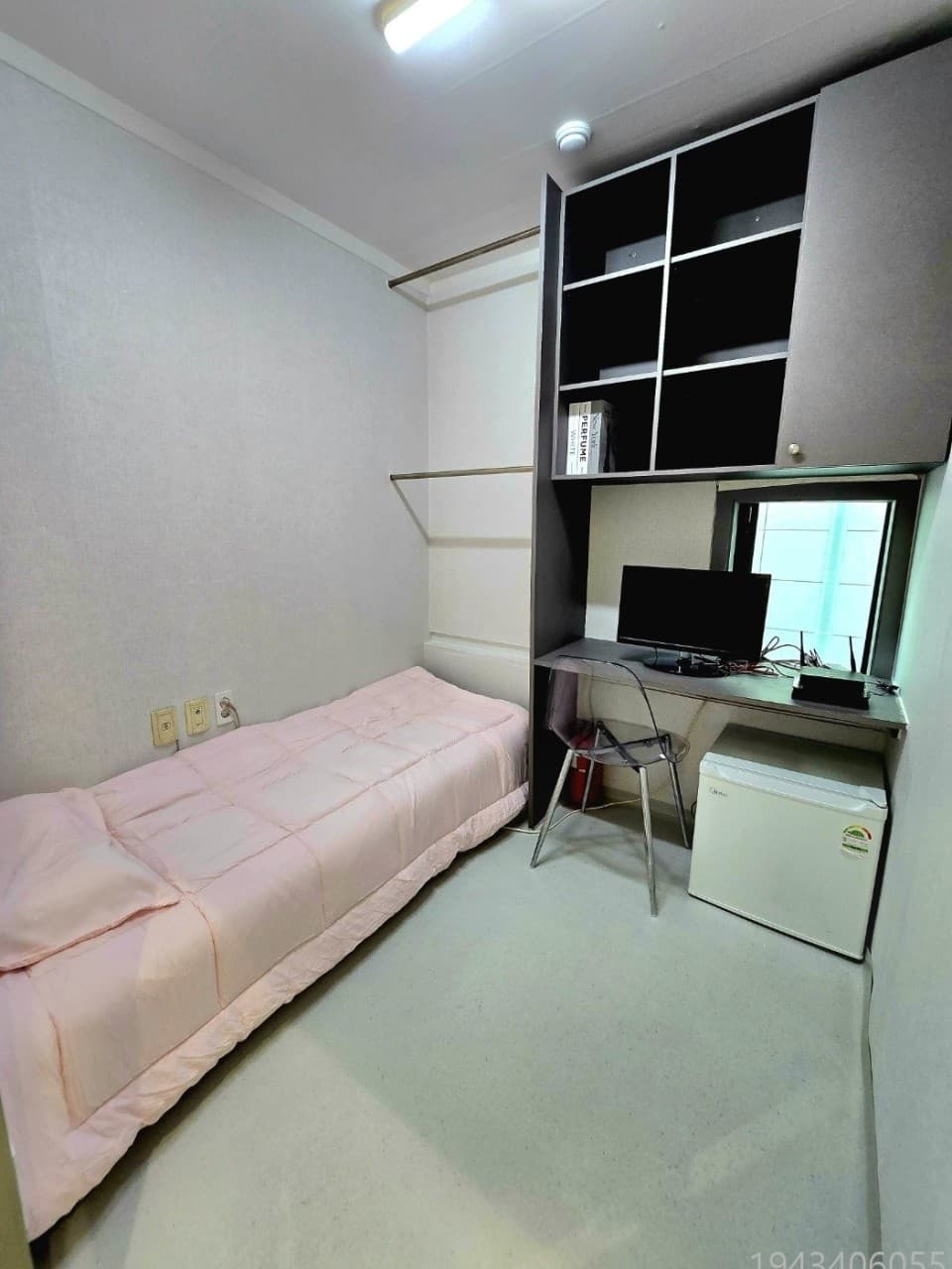 Standard Room (Deposit 100,000 Won) — photo 2 of 4