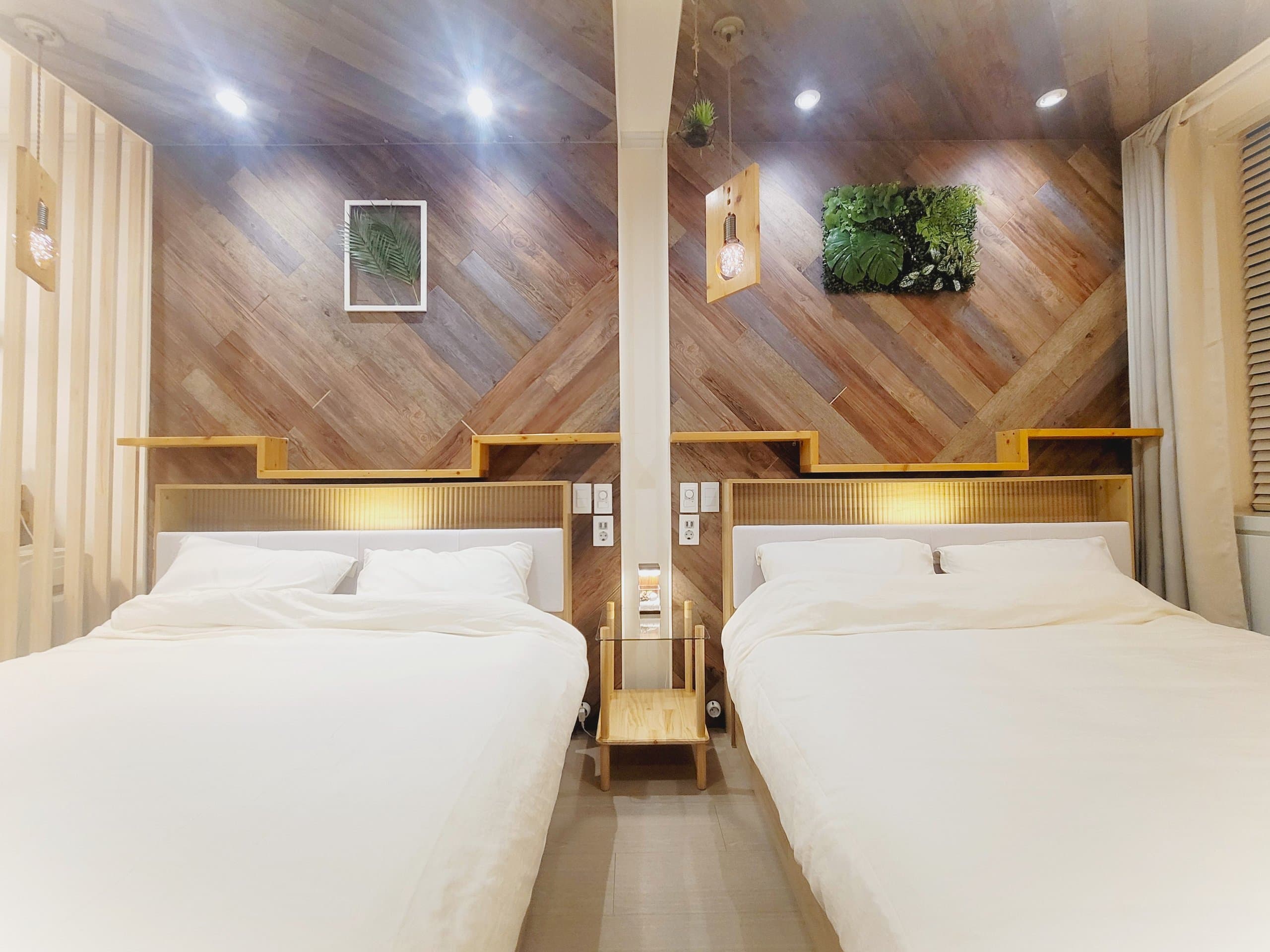 ❤️Connected to Hongik Univ. Station / 5-min Walk to Gyeongui Line Forest Park / 4 Guests