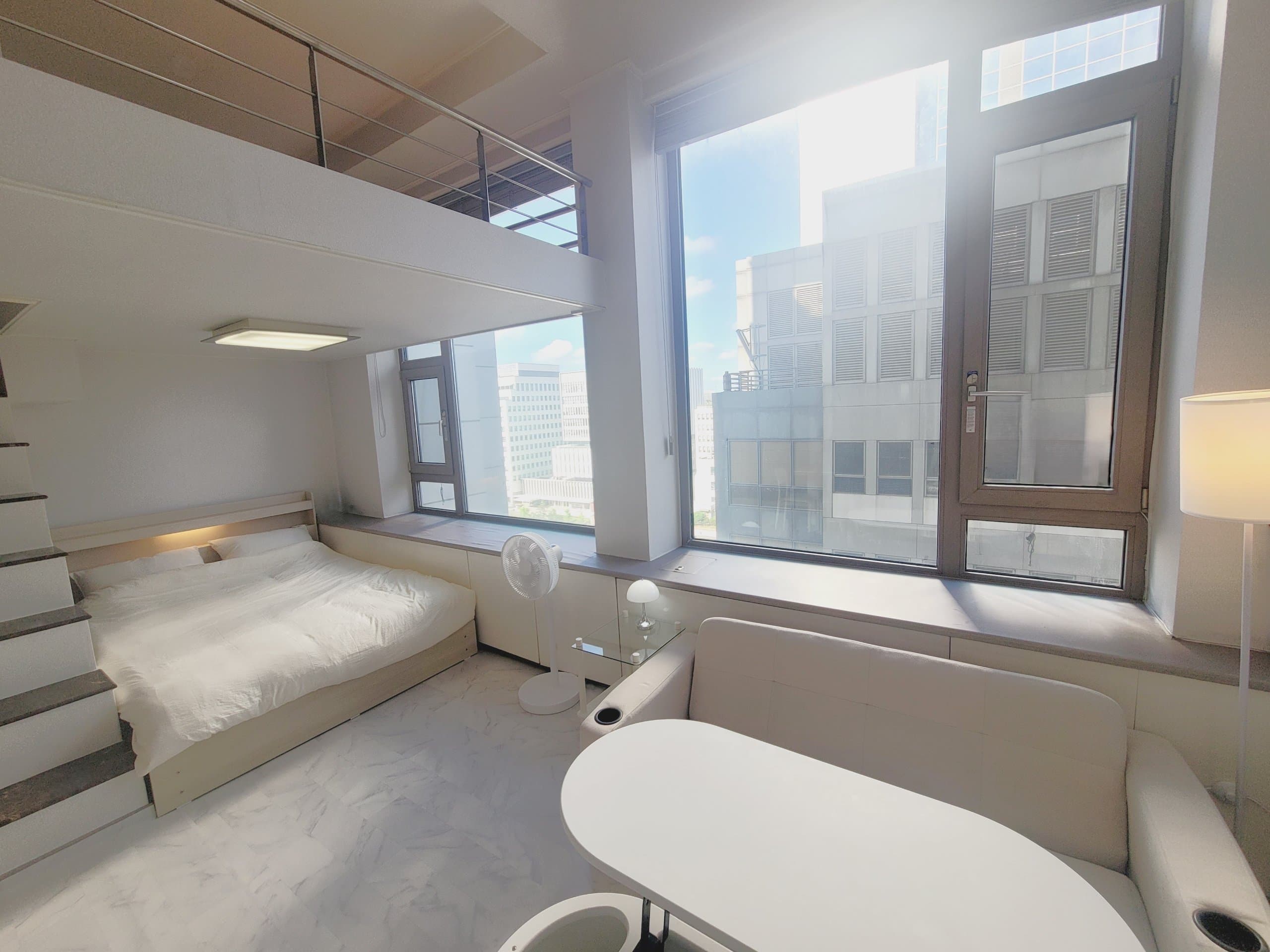 ❤️ 1-min walk from Gangnam Station / 5-min walk from Yeoksam Station