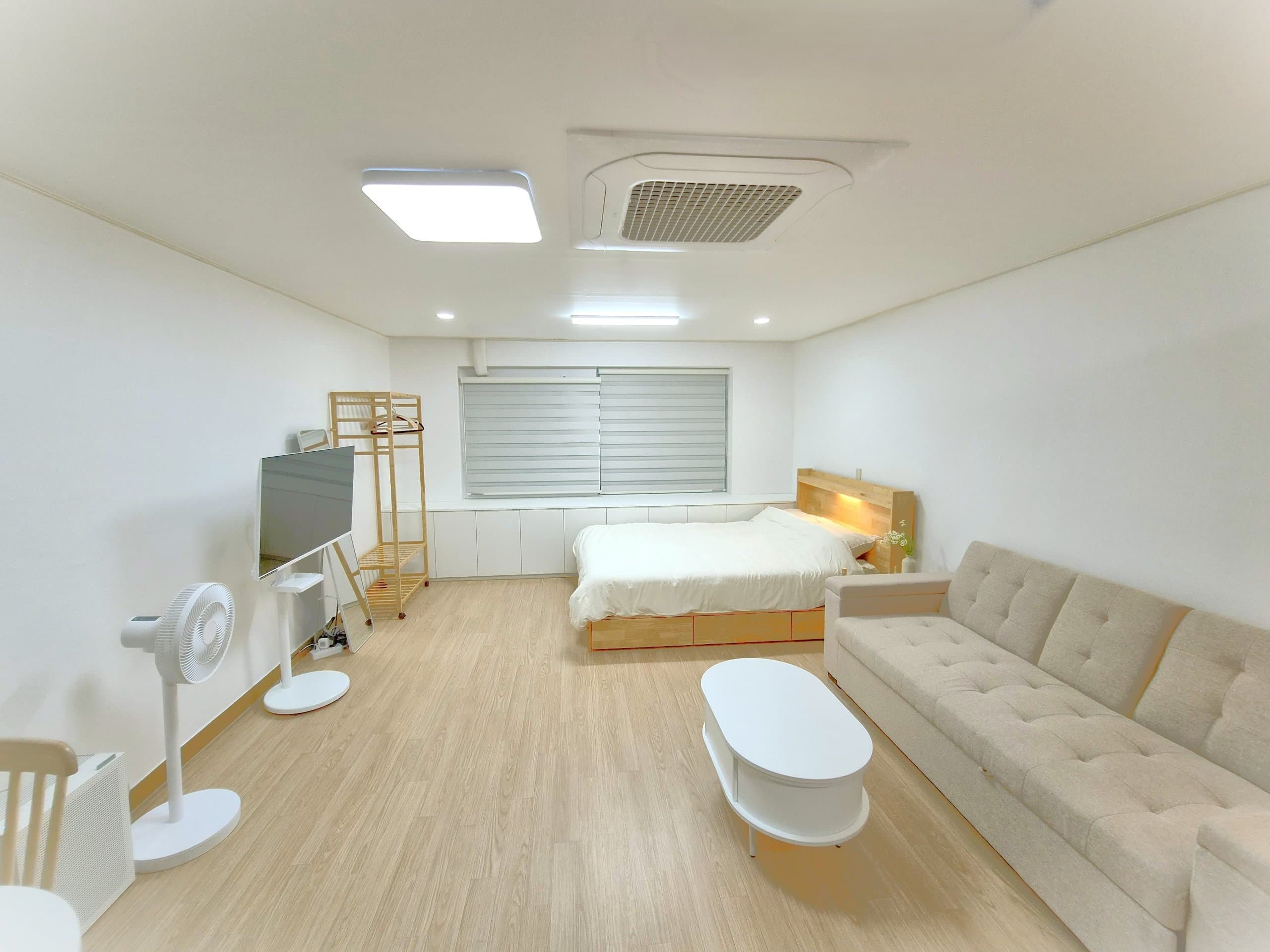 Yeouido ❤️ 3-Minute Walk from National Assembly Station