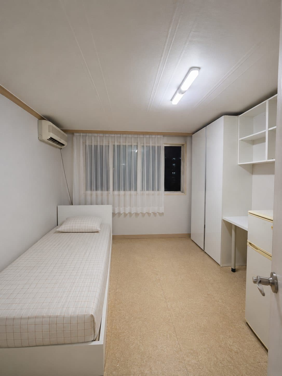 Room 2 — photo 1 of 5