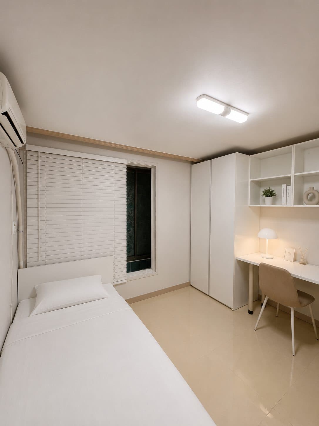 Room 3 — photo 1 of 4