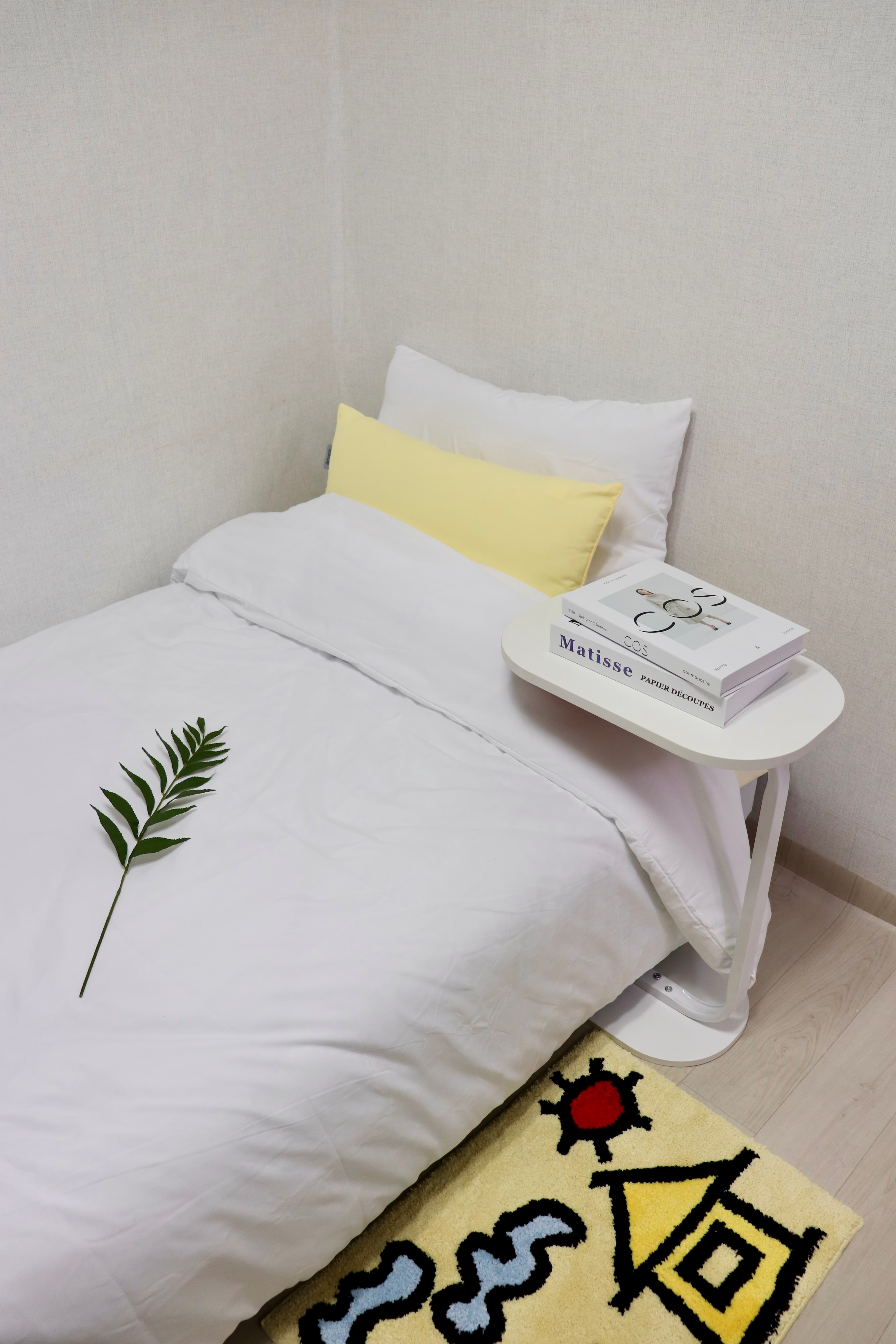 Room 2 — photo 1 of 8