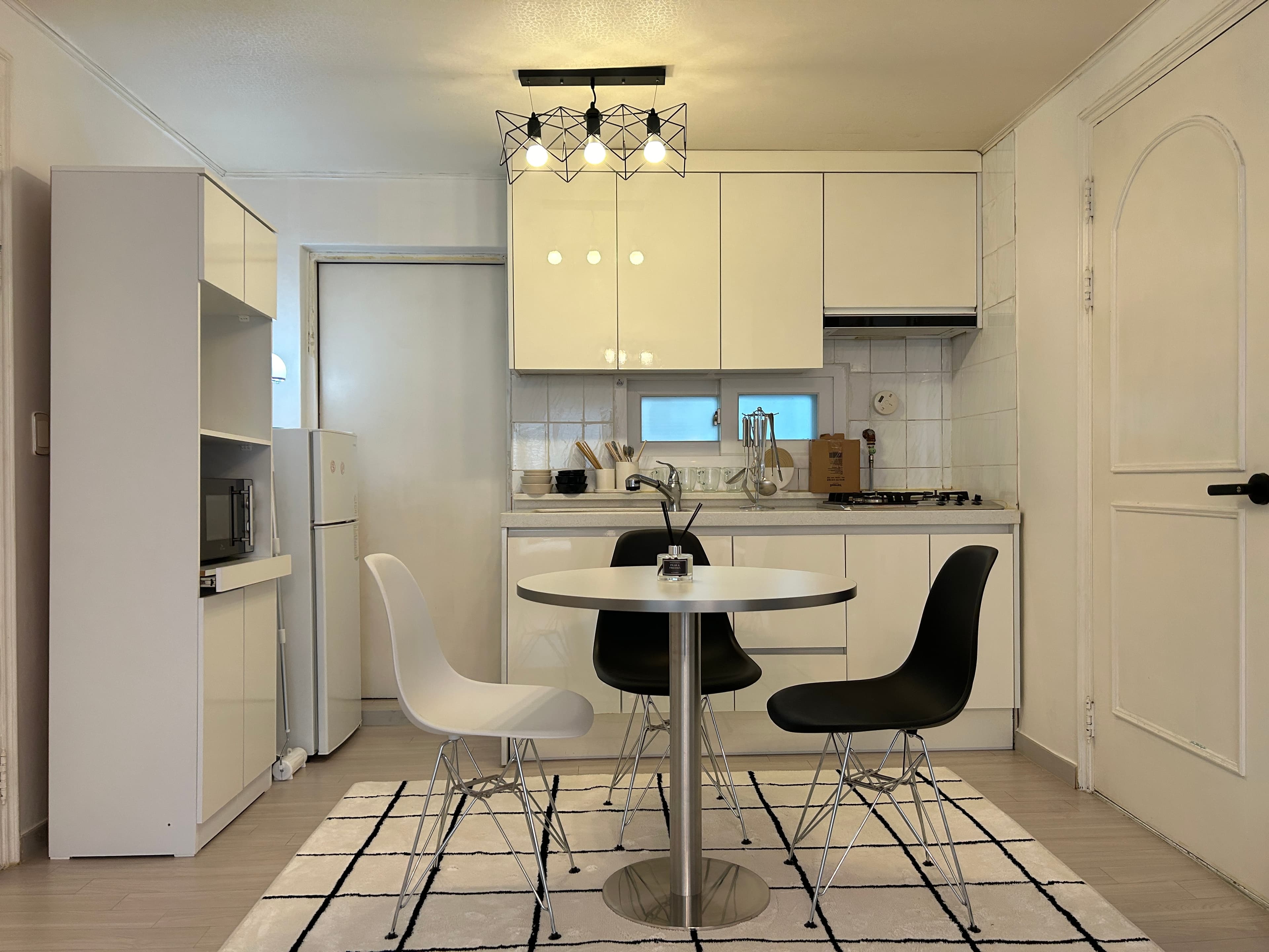#57 Hongdae, clean 3 bedrooms — photo 2 of 11