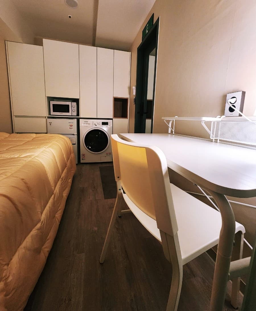 Premium Furnished Studio C — photo 1 of 3