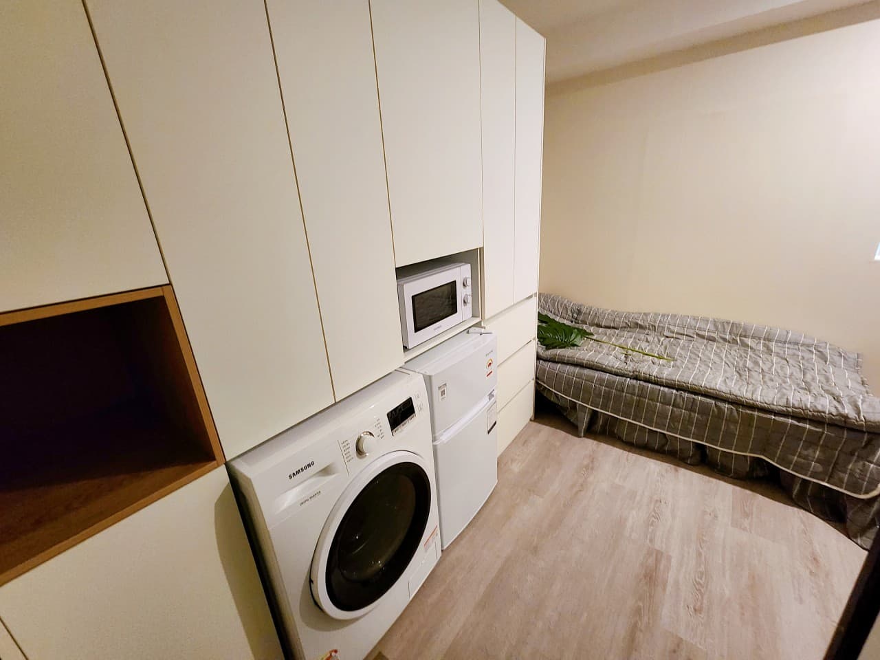 Premium Fully-Furnished Studio E — photo 2 of 8