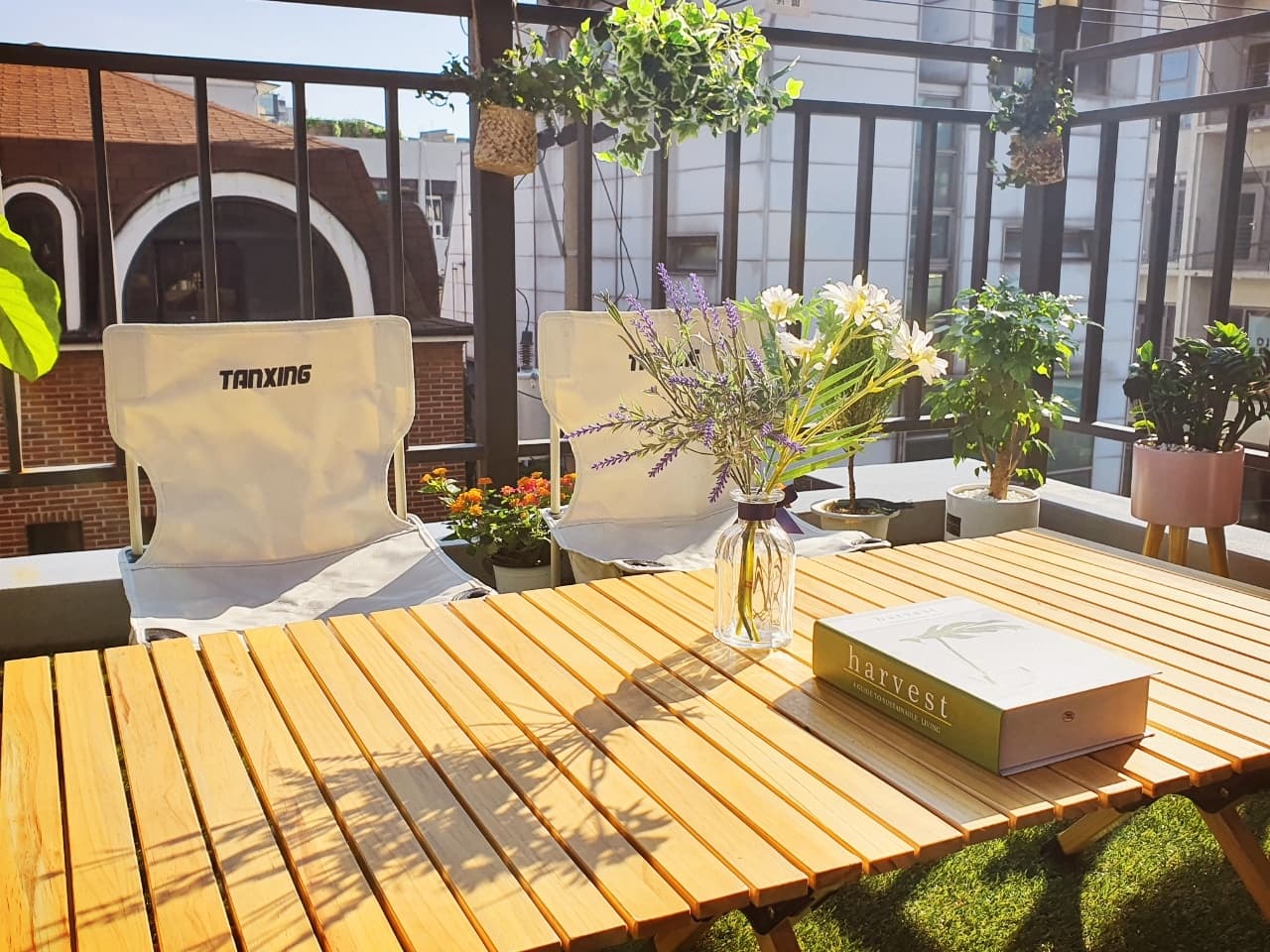 Hongdae Station 2-min walk, best location, rooftop studio