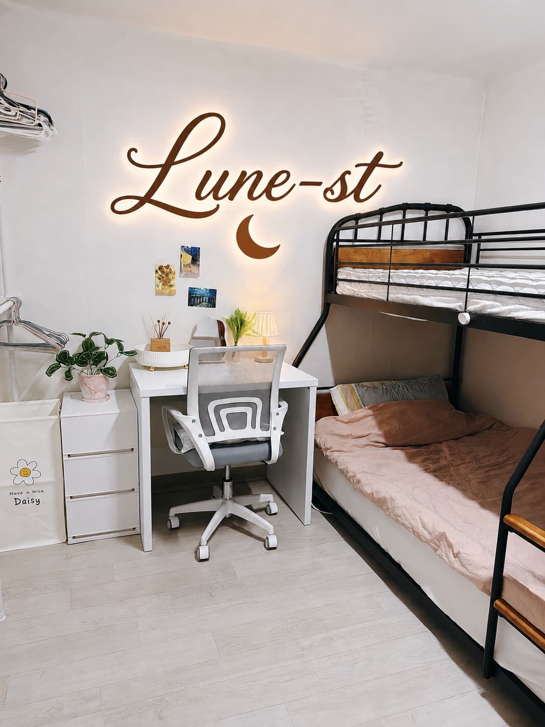 Room C — photo 1 of 16