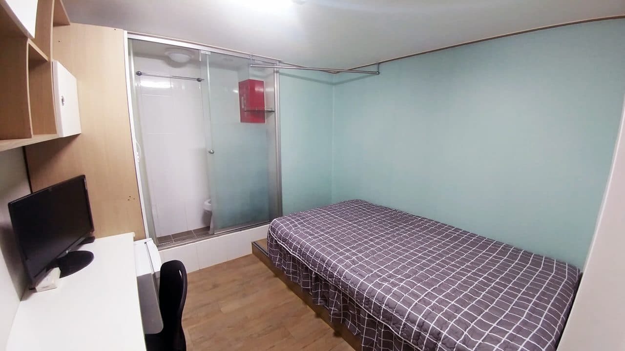 Studio (21 units) — photo 2 of 8