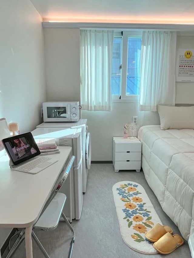 Deluxe Room — photo 2 of 2