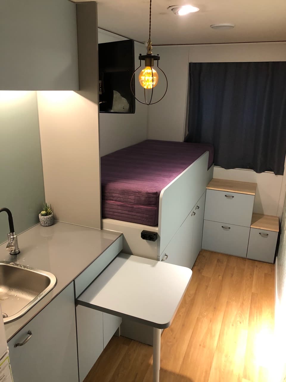 Room 1 — photo 1 of 9