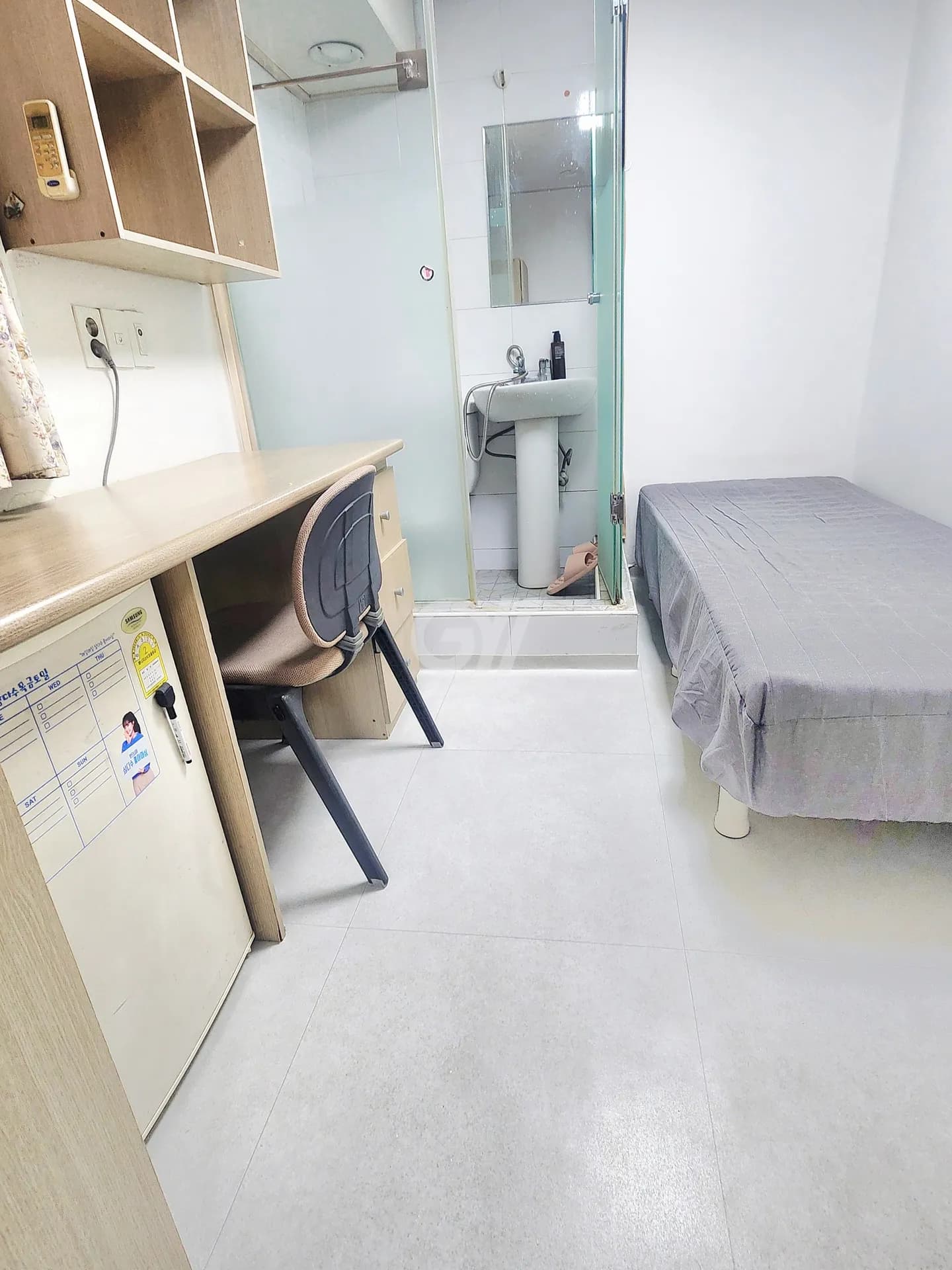 Room B, studio type — photo 1 of 4