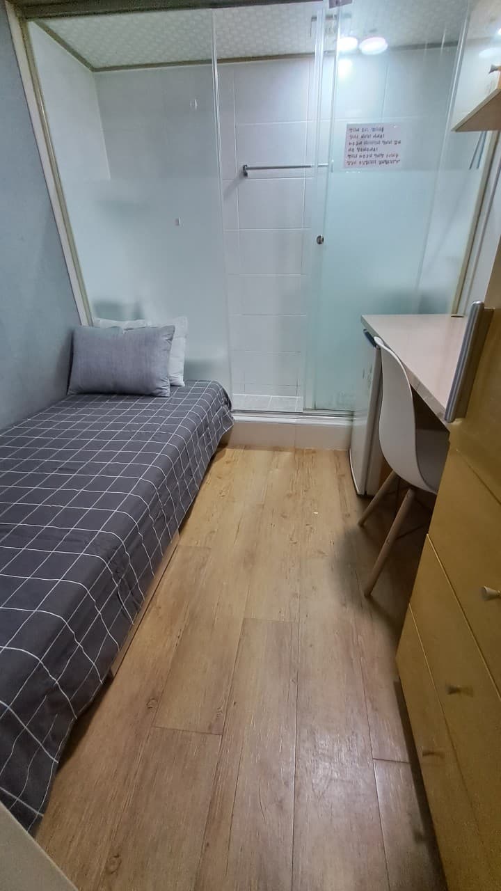 C Room with Bay Window, Studio Type — photo 2 of 14