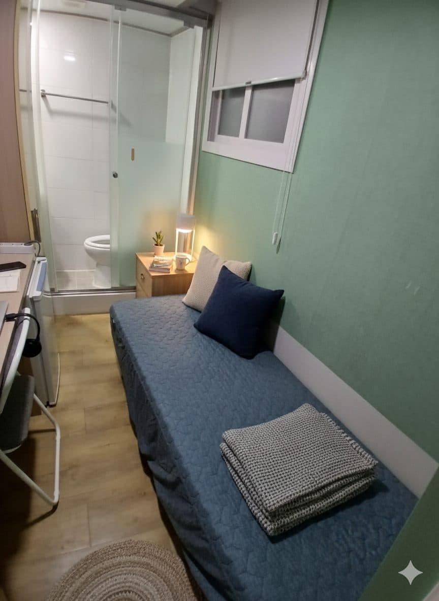 Room with internal window, studio type — photo 2 of 3