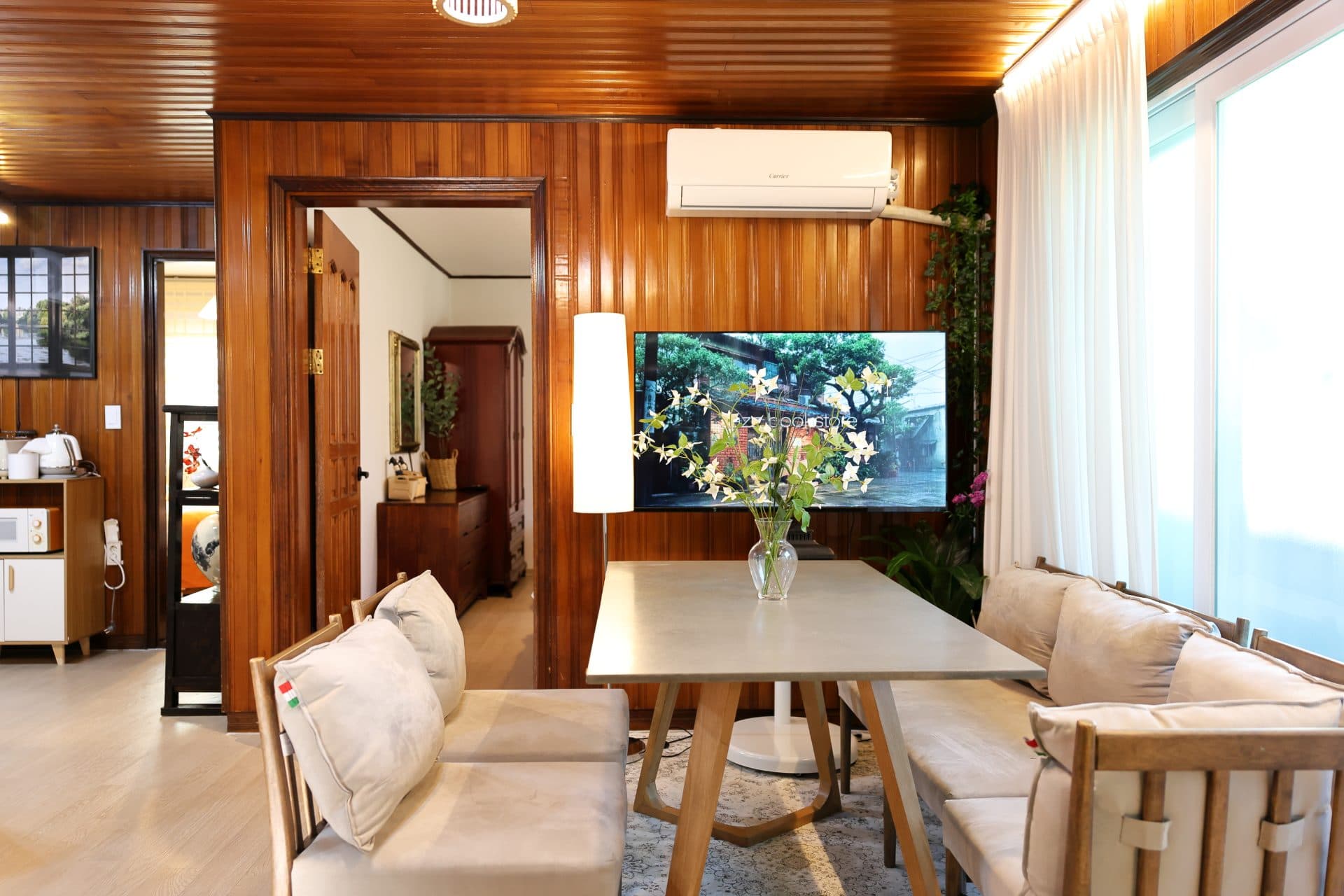 8 Guests / 4-min Walk from Seoul Nat'l Univ. Station / Spacious 3-Room, 4 Queen Beds / Group & Family Rental