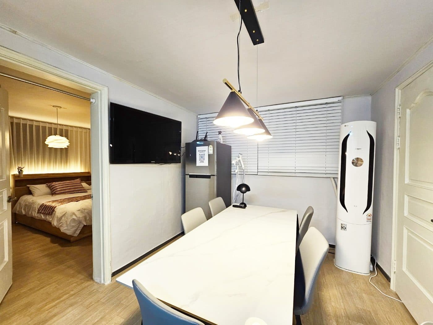 3-bedroom, 7-person, 3 min to Sogang Univ/7 min to Ewha Womans Univ Station, Washer/Dryer, TV, Internet, AC