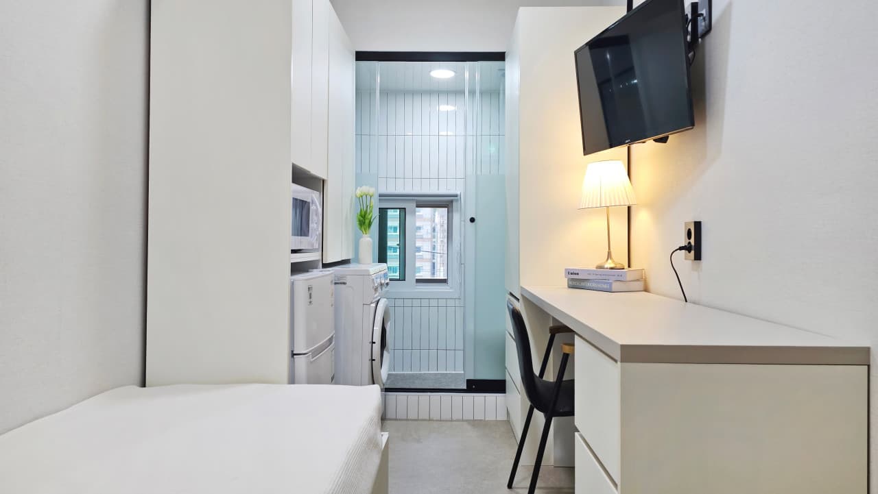 Suite — photo 2 of 5