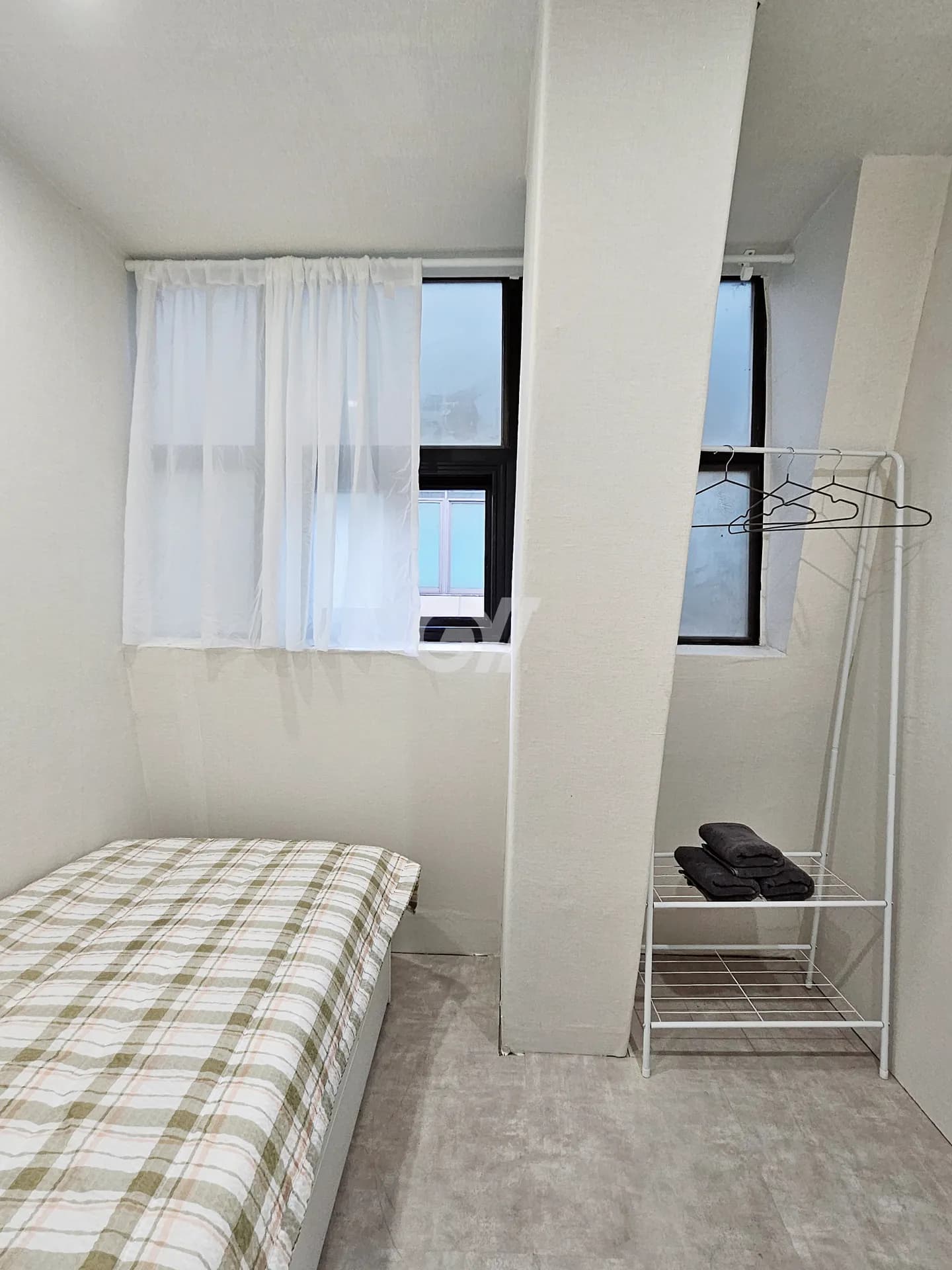Wide Outer Window — photo 2 of 2
