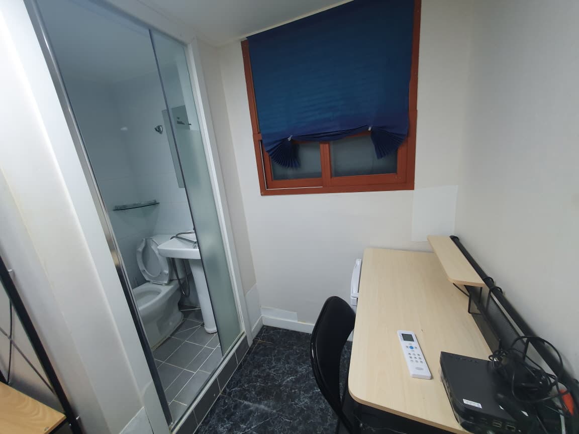 OPEN OUTER WINDOW — photo 2 of 14