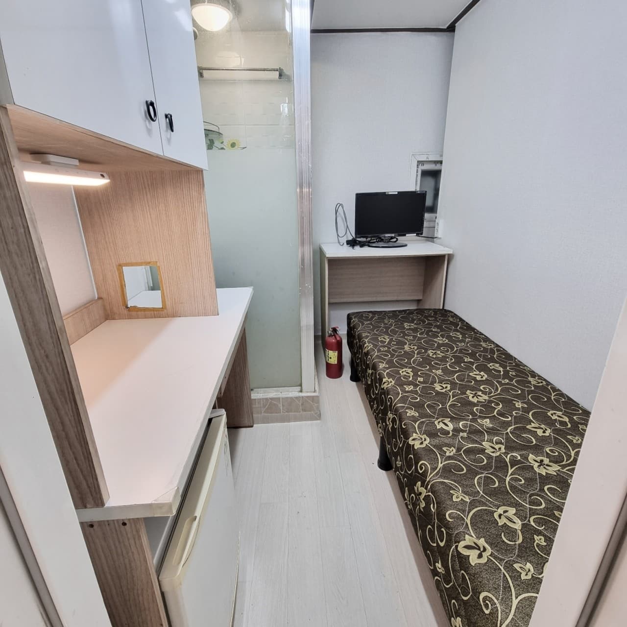 Standard Inner Shower Room — photo 2 of 12