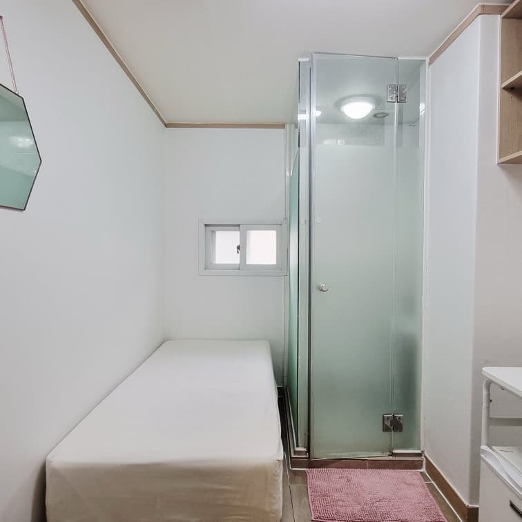Standard (Room with Interior Window) — photo 2 of 3