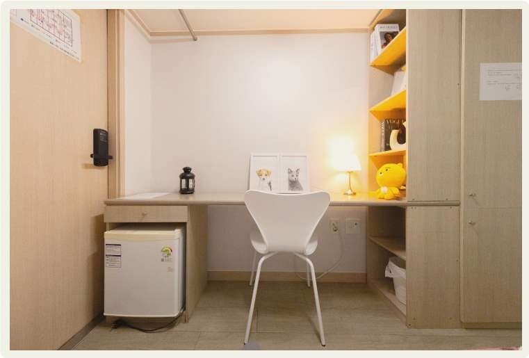 Deluxe Studio with External Window — photo 1 of 2