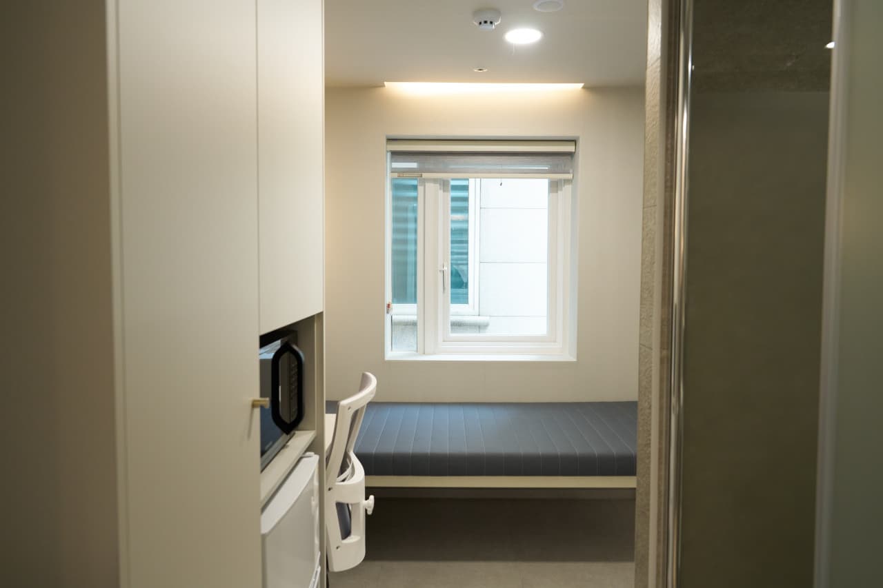 Room A — photo 2 of 5