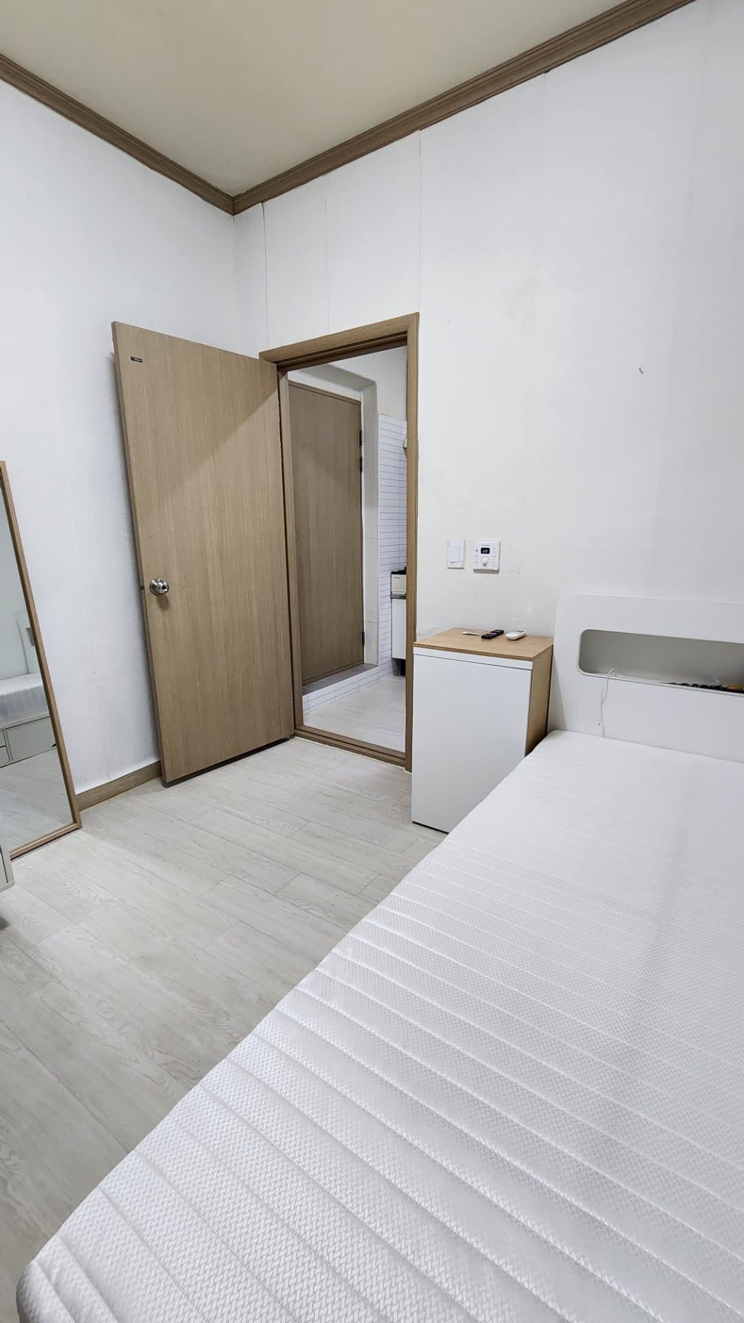 Room 1 — photo 1 of 15