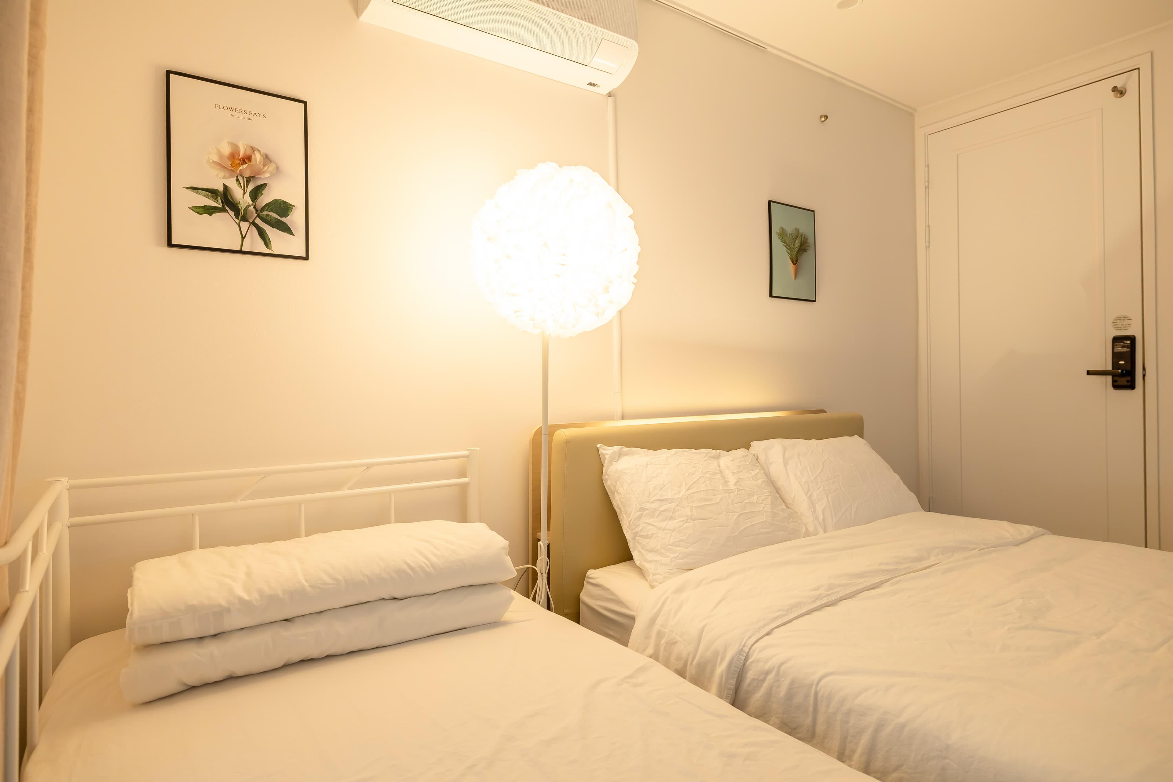ROOM1 — photo 2 of 13