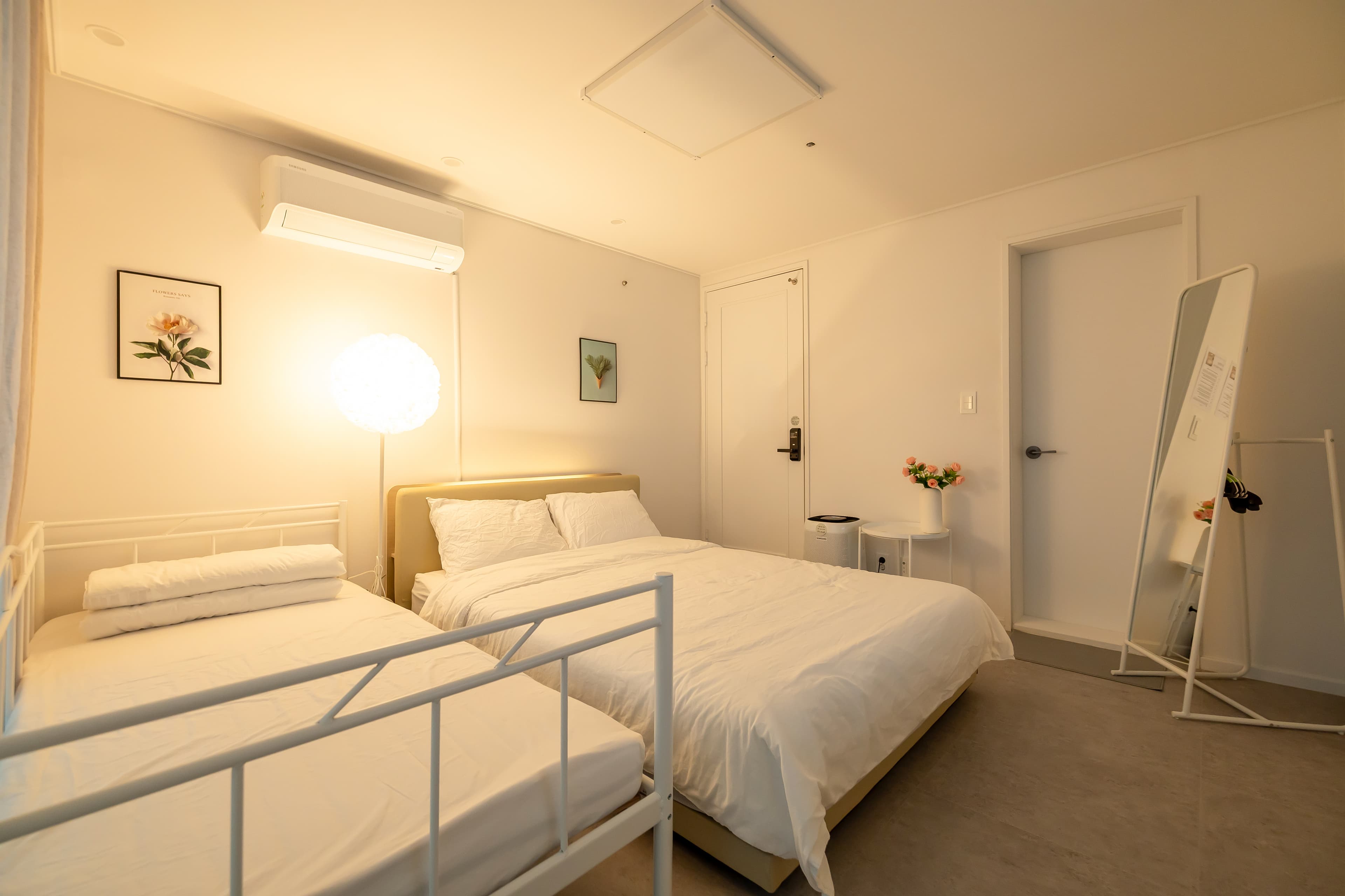 ROOM1 — photo 1 of 13