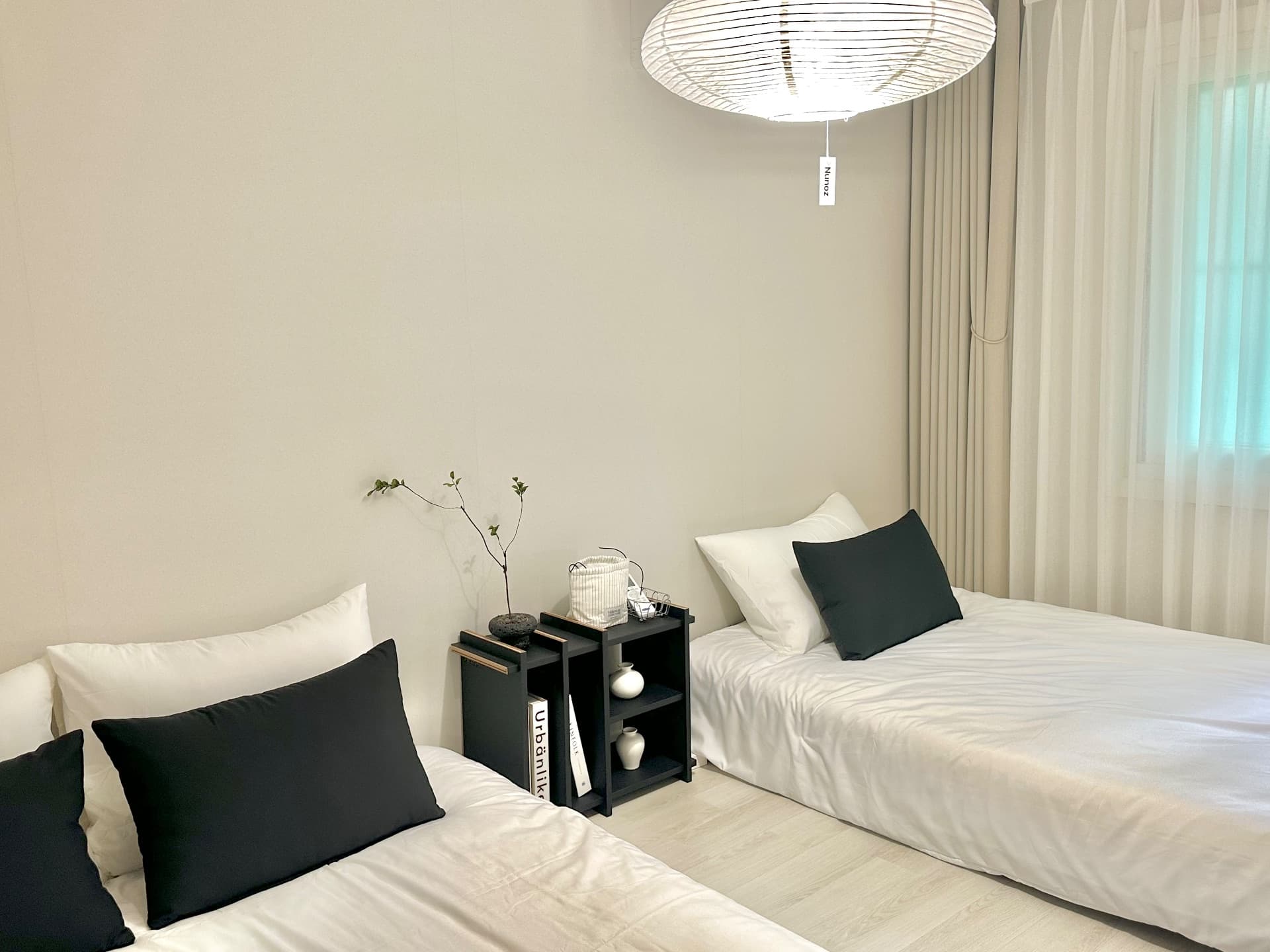 Main Room โ photo 1 of 8