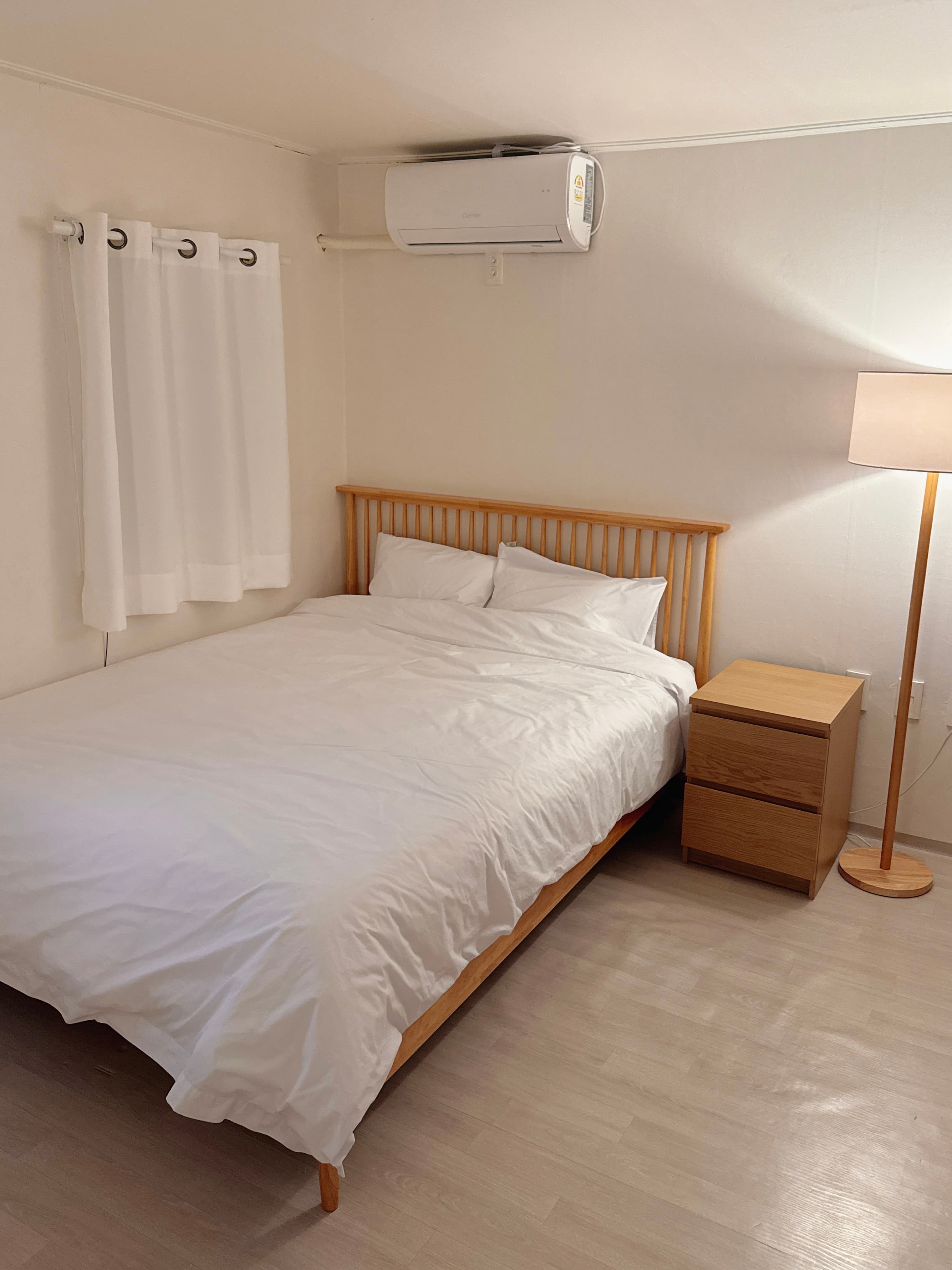 Samgakji 2 minutes & Sinyongsan 6 minutes by walk