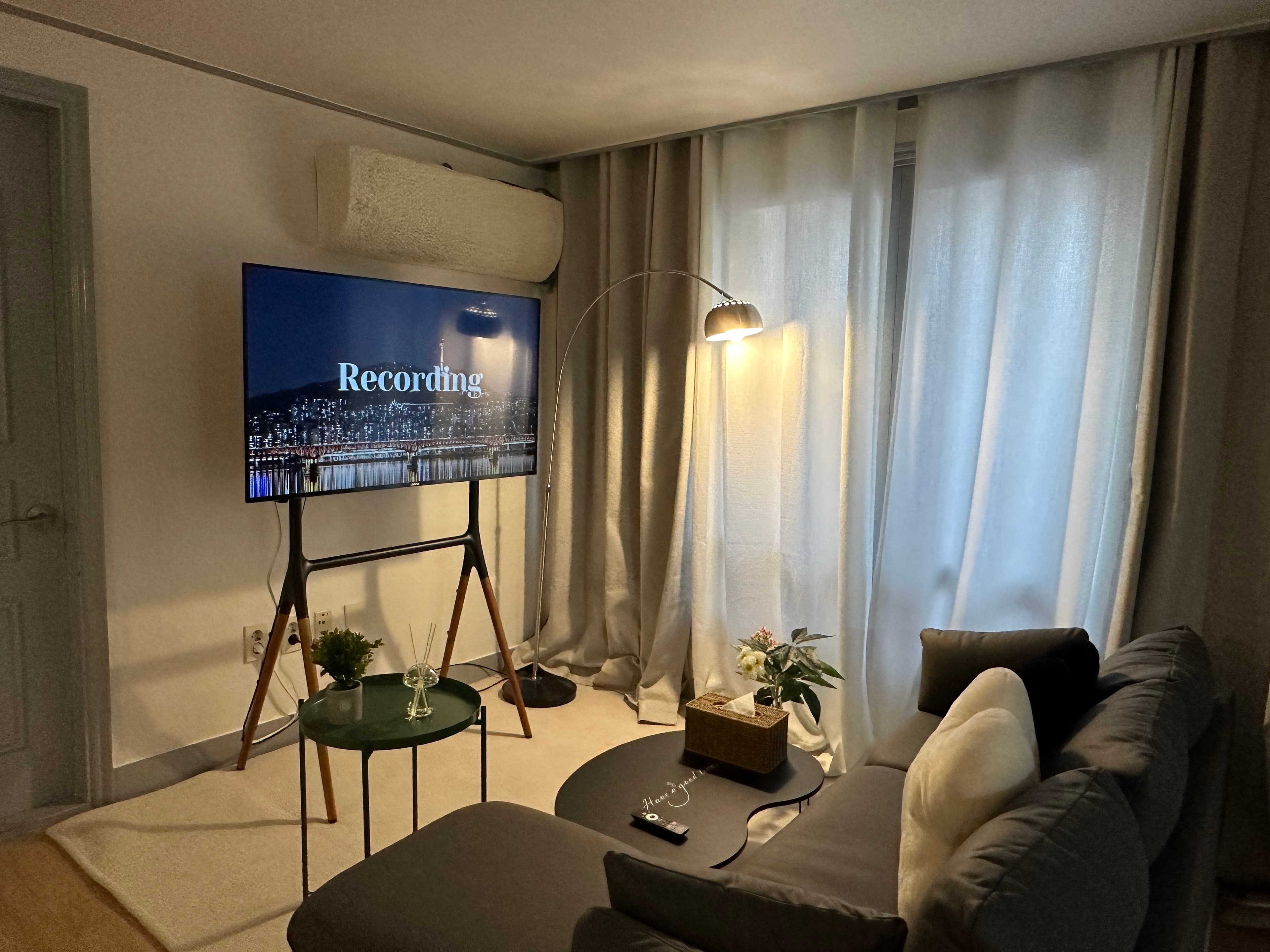 #28 3 room in Hapjeong — photo 1 of 8