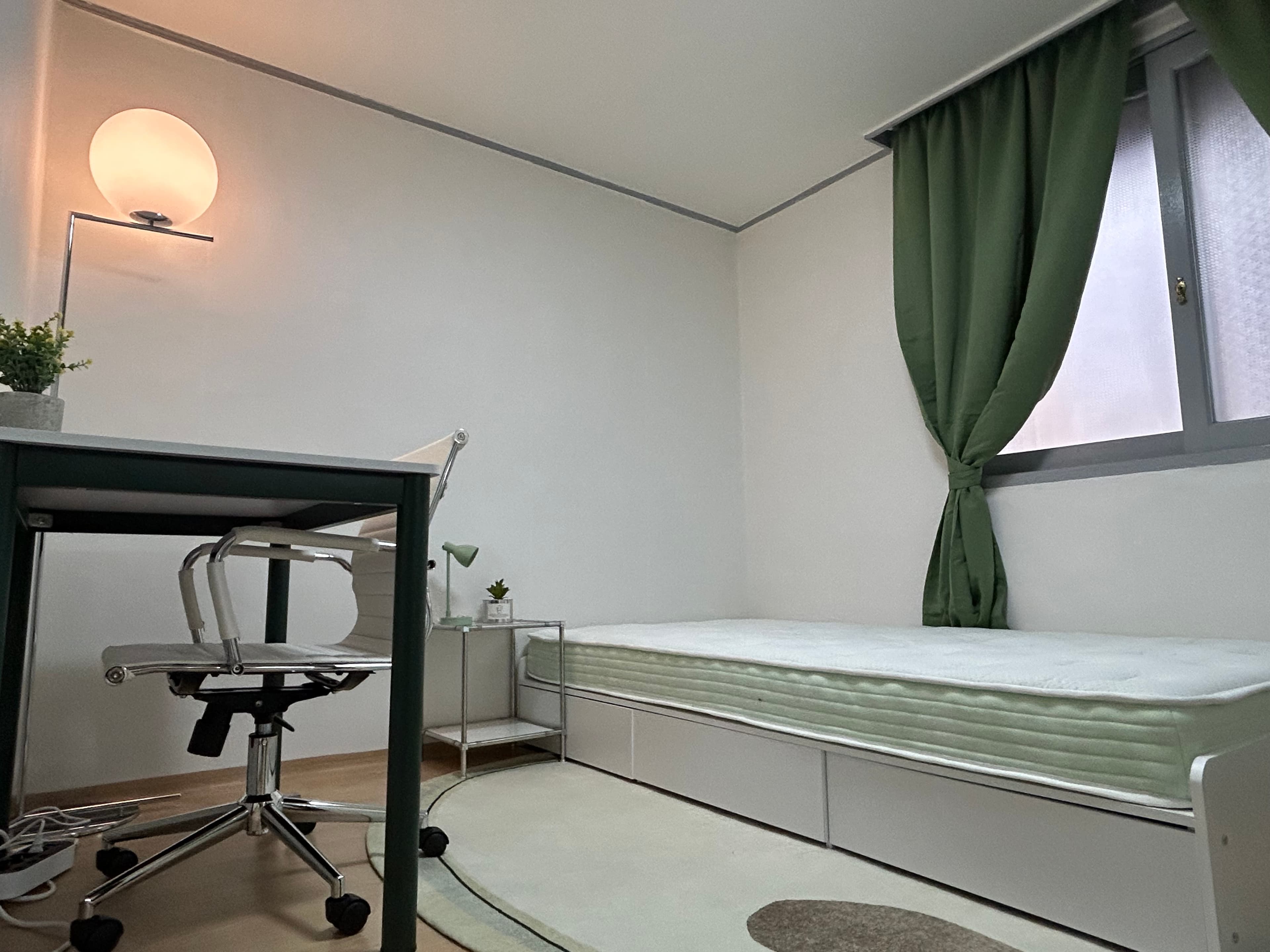 #28 3 room in Hapjeong — photo 2 of 8
