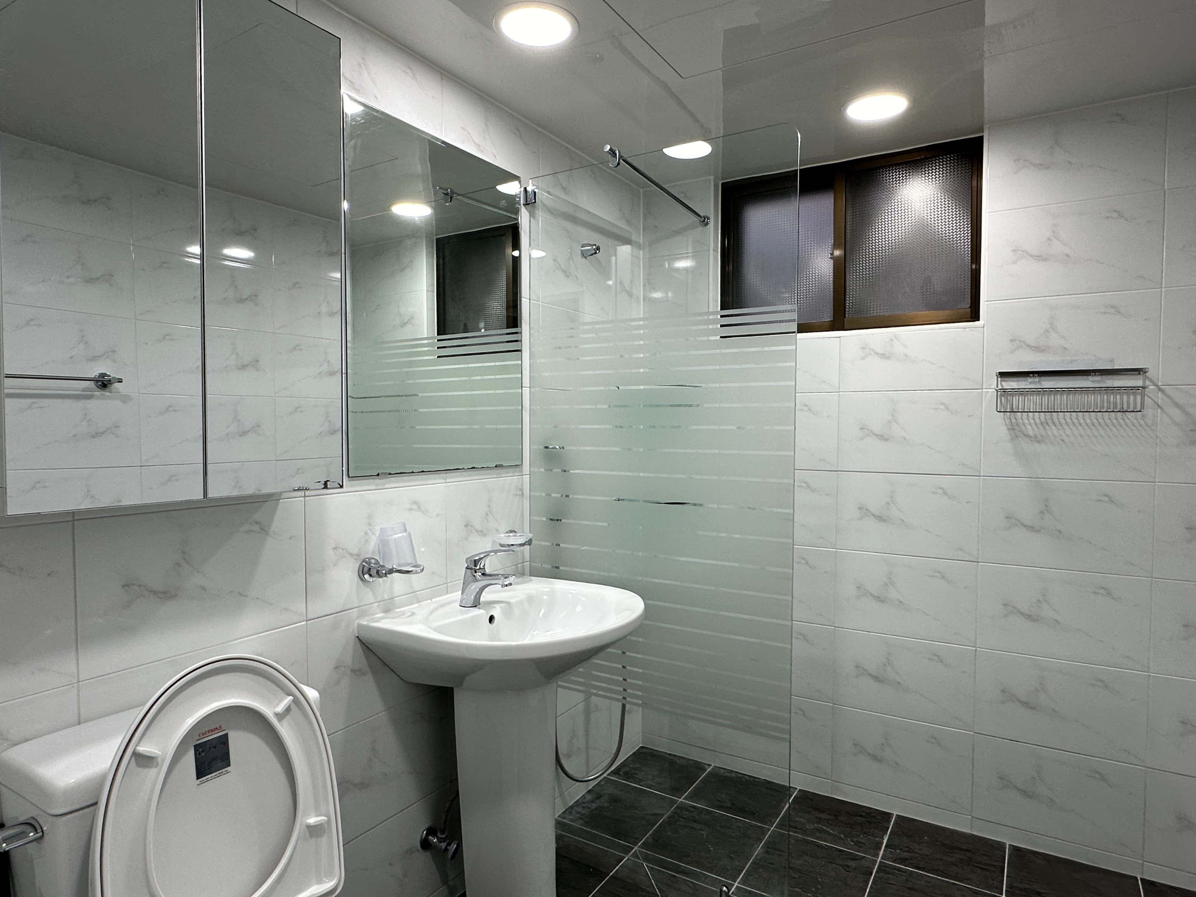 #28 3 room in Hapjeong — photo 16 of 16