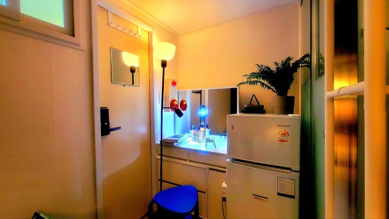 FourL Mini Room — photo 1 of 3