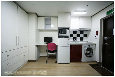 Mixed-type studio — photo 2 of 12